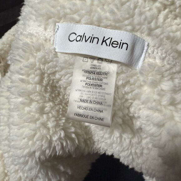 Calvin Klein Women’s Cream Sherpa Fleece Zip Poncho Jacket with Pockets One Size - Picture 5 of 6